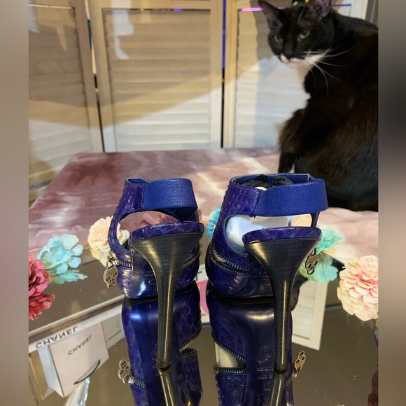 EUC!!❗️Alexander Mcqueen python print sandals.
💙 - Picture 7 of 10